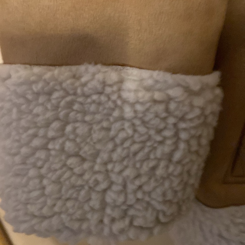 Bearpaw coat - Picture 8 of 12